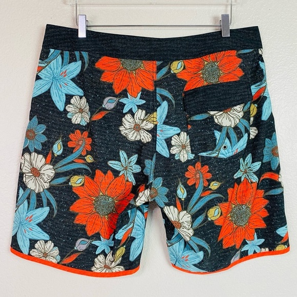 Surfcuz Floral 4 Way Stretch Board Shorts Size 36 - Picture 3 of 5